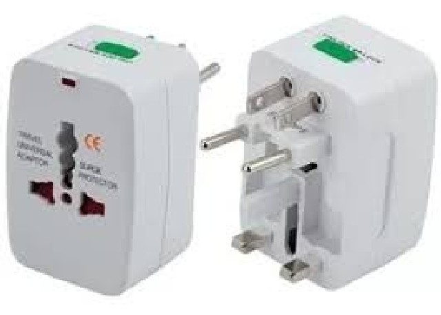 ADAPTADOR ENCHUFE TRIPLE INTERNACIONAL